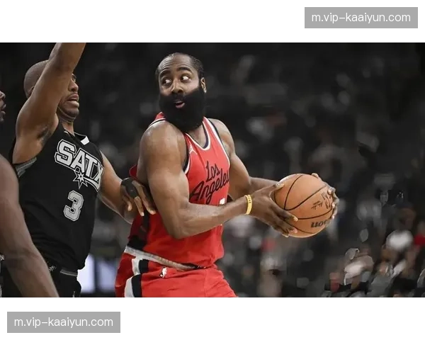 哈登关键时刻吸引包夹分球 骑士新援战术核心作用明显